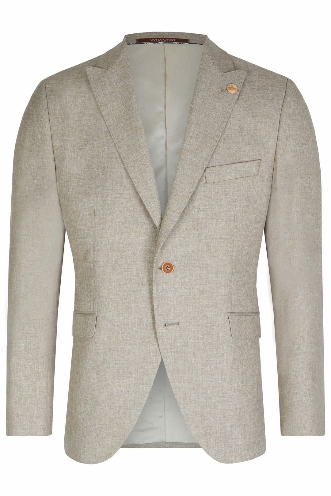 Der Wilvorst Green Wedding Sakko 431101/60 ist ein hellbeiger, einreihiger Blazer mit gekerbtem Revers, braunen Knöpfen, Brust- und Vordertaschen - ideal zu Brautmoden oder über Ihrem Hochzeitskleid. Abgebildet vor einem weißen Hintergrund.